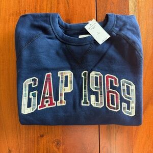 🦊 GAP Kids Navy Sweatshirt with 1969 Logo in Plaid Lettering 🦊